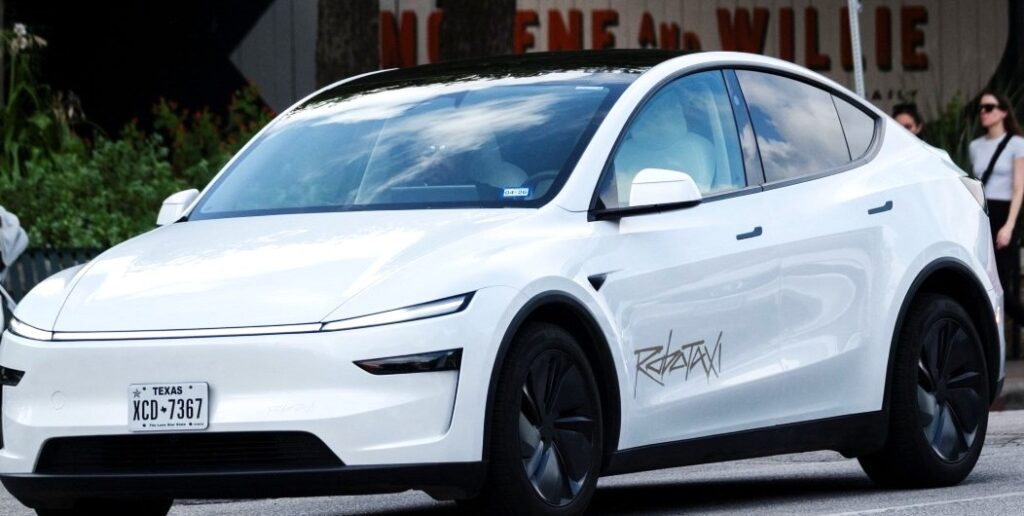 Tesla offers Robotaxi 2