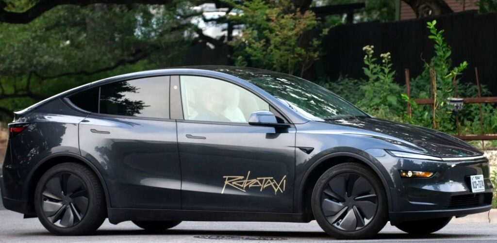 Tesla offers Robotaxi 3